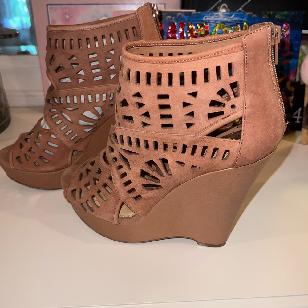 Gianni Bini Brown high heel wedges - Picture 3 of 6